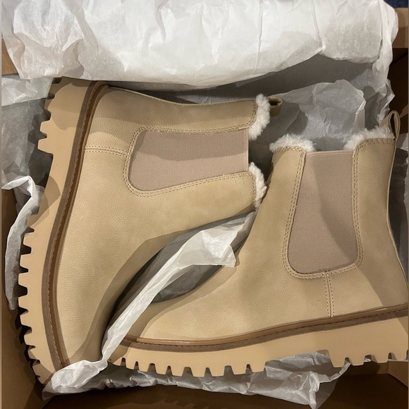 J. Crew Lug-sole Chelsea boots in natural size 7 - Picture 5 of 11